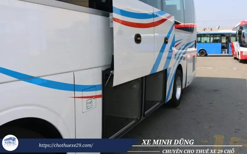 Xe 29 chỗ có cốp không