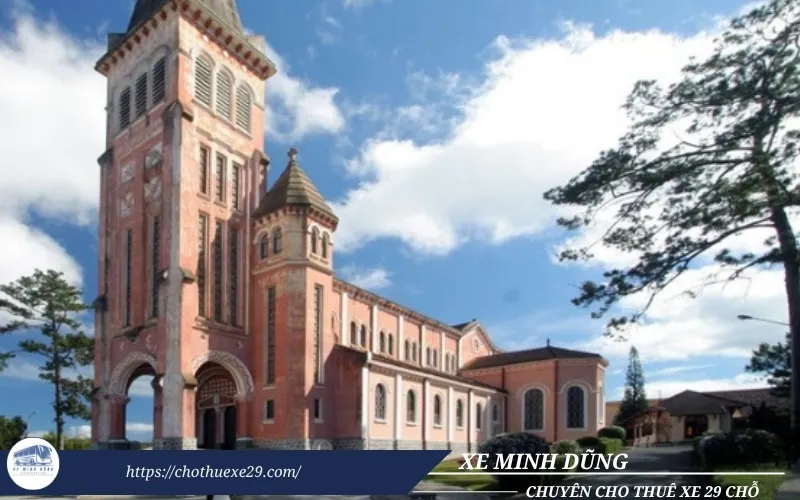Lộ trình tham quan và giá thuê xe đi Đà Lạt 3 ngày 2 đêm mà bạn nên biết 19 Thuê xe đi Đà Lạt 3 ngày 2 đêm tham quan nhà thờ con Gà